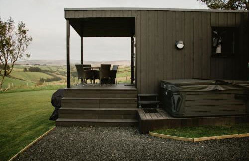 Luxury 2 Bedroom Glamping Pod with Hot Tub at Aganmore Farm Glamping - Pod 2 - Foto 8