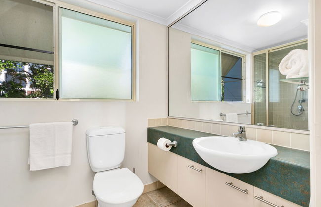 Beachfront Bliss 3-bedroom Apartment with Sea View 4 - Foto 11