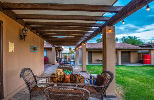 Group Getaway with Pool and Putting Green in Glendale - Foto 28