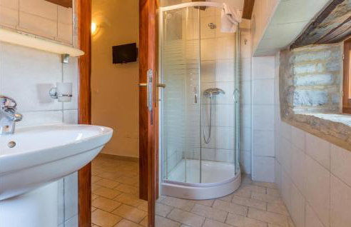 Beautiful Home In Buje With Wifi - Foto 26