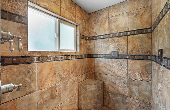 Hall Court Manor - Hot Tub, Pet Friendly, Pool Table! - Foto 17