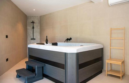 Amazing Home In Bartici With Wifi - Photo 32