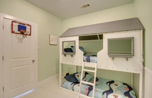 Sunny Waveland Home Rental with Pool Walk to Beach! - Foto 23