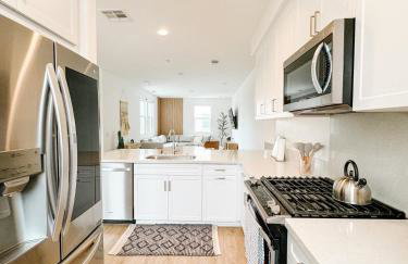 Central, Urban Townhouse with Private Roof Deck - Foto 4