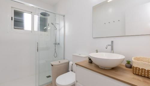 Moderno apartamento totalmente reformado con vistas al mar - Foto 5