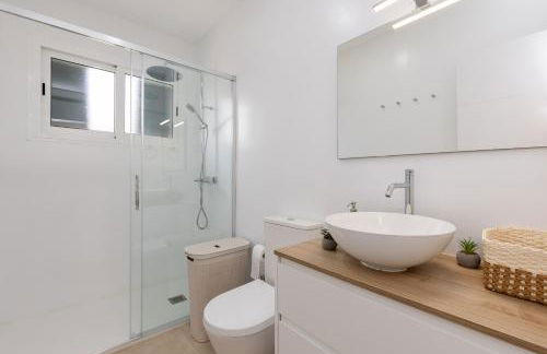 Moderno apartamento totalmente reformado con vistas al mar - Foto 5