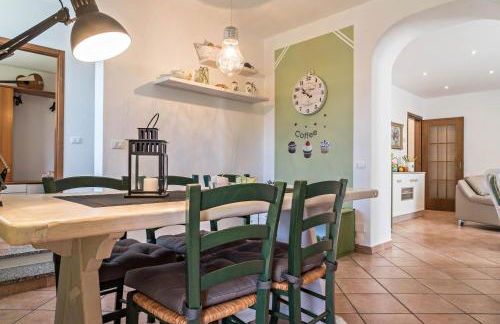 Tinas yellow home - Photo 11