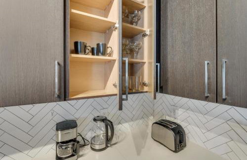 Spacious 2BRI Pool I Gym I Free Parking IWorkspace - Foto 19