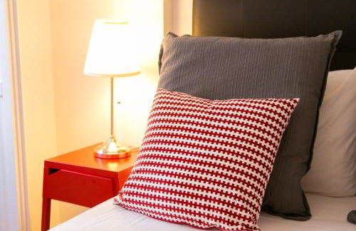 JOIVY Cosy 1-bed flat w/balcony in Alfama, moments from the Port - Foto 17