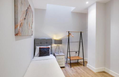 Luxury 5 Bedroom, 4 Bathroom Home in Purley - Foto 70