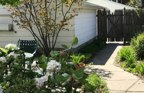 Beautiful Luxury Suite A & B of Shorewood Home - Foto 70