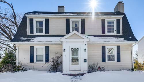 Walk to DW Field Park! Spacious Home with Deck - Foto 4