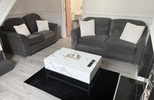 Deepdale House - Comfortable 2 Bedroom Home near Major Attractions in Preston - Photo 3