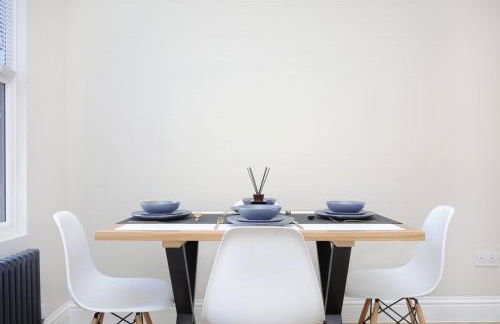 Newly refurbished 2 br apartment with a beautiful garden - Foto 28