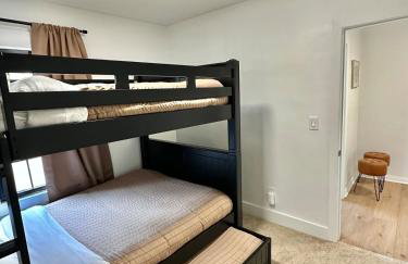 Luxury Olivewood Oasis - 13 mins to Cleveland - Foto 32