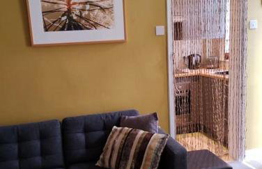 The Cobbles - Central, Parking, Netflix & Woodburner - Photo 17