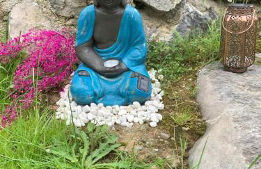 La Antigua Cuadra es un alojamiento de piedra y altos techos de madera con mucho encanto, jardín privado con barbacoa y acceso al río Asón - Foto 15