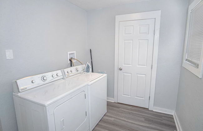 Wonderful 3 BR 2 BA Near Downtown - Photo 21