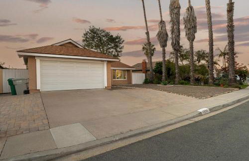 Entire Private Home with 3 Bedrooms 2 Bathrooms, Gated Yard, Garage, Hot Tub, 4-Beds, Golf, Mira Mesa, Available Now - Photo 20