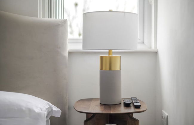 Luxurious 2 Bedroom Apartment With Free Parking - Photo 4