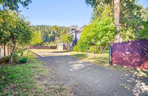 Luxury River Home - Pets Stay Free - Photo 30