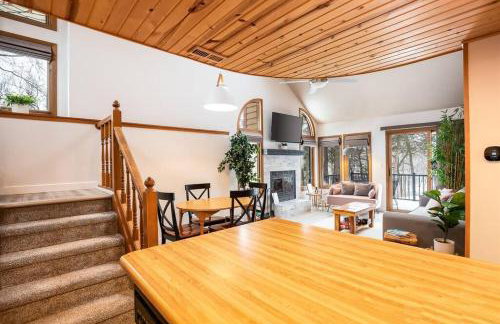 Peaceful 2-bedroom townhome retreat w/wooded view - Foto 18