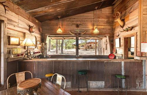 Luxury Airstream Campsite Nestled Beneath Oak Trees Outside of Austin, Texas - Foto 46