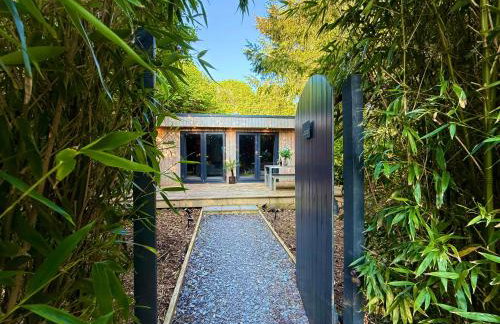 Sunridge Fishing Lodge with Hot Tub & Giant Cinema - Foto 29