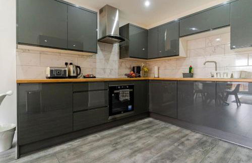 Bridge Court by Sterling Edge Apartments - Luxury Aparthotel - Stylish 1-bed Apartments - Balcony with Canal View or Private Garden - Free Parking - Foto 17