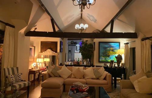 Upper House Stunning Country Home - Photo 25