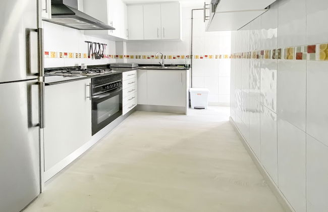 Elegant 4 beds train station upto 6 Pax - Foto 22