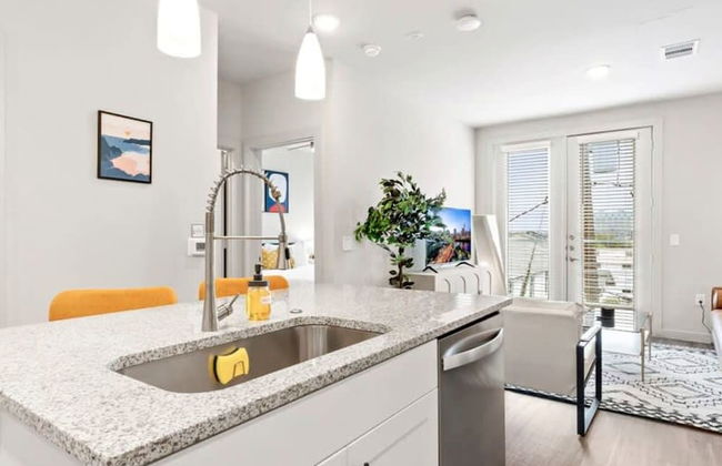 Prime Soco Quaint 1BR King Suite w Pool Parking - Photo 18