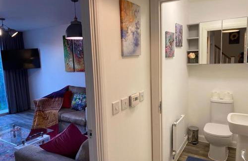 Homely, Cosy & Contemporary 4 BDR house with Garden & Parking 5 mins drive to Addenbrookes & Papworth hospitals & Bio Medical campus - Foto 28