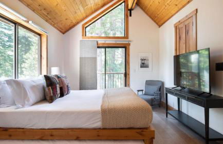 Timberline by AvantStay Stunning Chalet Cabin w Hot Tub Pool Table Home Theater - Foto 16