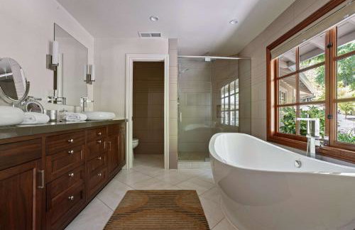 10 Acre Estate with Views Teahouse and Pickleball Court - Foto 27