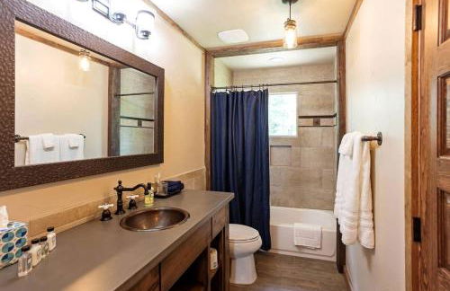 Two-Bedroom Cabin Rental with Fully Equipped Kitchen near Fredericksburg, Texas - Foto 13