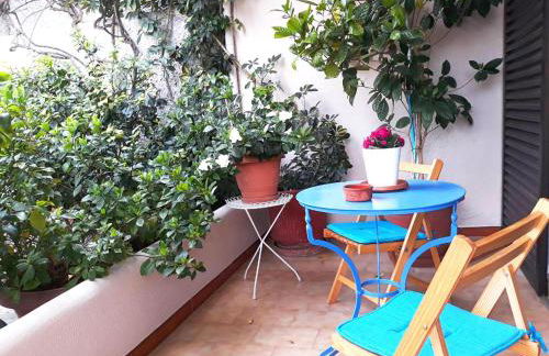 Violet Bedroom and Apartment - Photo 32