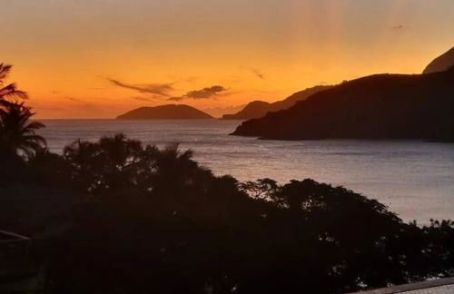Refúgio dos sonhos - piscina de borda infinita e hidromassagem com vista - Foto 46
