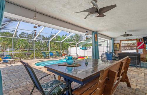 Pirates Den a 4BR Pet-Friendly Waterfront Oasis with Pool, Dock, Personal Water Boats, Fire Pit, Game Room and Bar - Foto 35