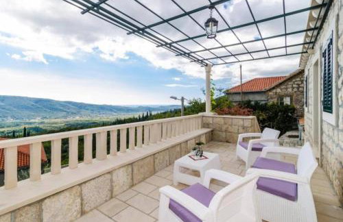 Breathtaking Scenic Villa with Pool - Photo 31