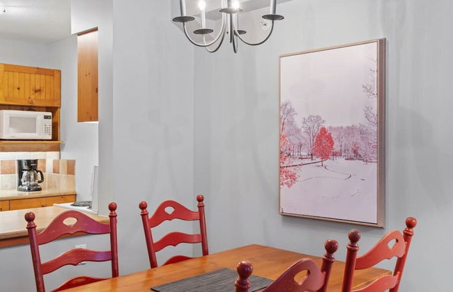 PENTHOUSE in the HEART of Panorama Village | TRUE Ski In/Out | Pools & Hot Tubs - Foto 4