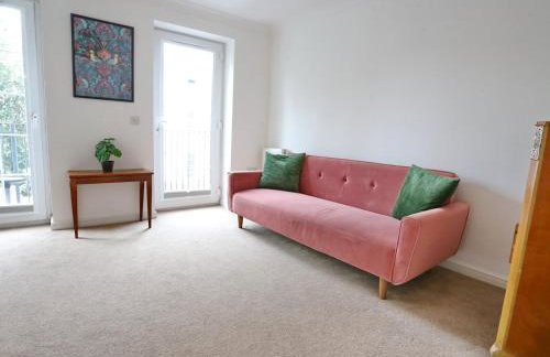3Bed Manchester Home · Parking · Near AO Arena - Pass the Keys - Photo 5