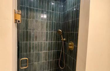 Tropical PoolHome Walk to Shops Near Beach - Foto 23