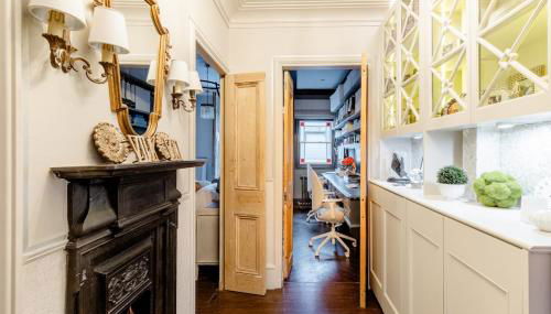 Stylishly Designed Private Home in Central Windsor - Photo 2