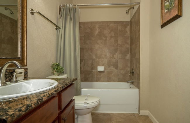 10 miles to Disney World, 2 pools, fitness room, WiFi, balcony, washer, dryer, kitchen - Foto 27