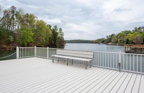 Lakefront Retreat Luxury Home with Private Dock - Photo 14