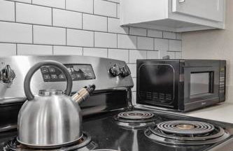 Stylish 2BR in Downtown, Pool Gym, near Airport - Foto 10