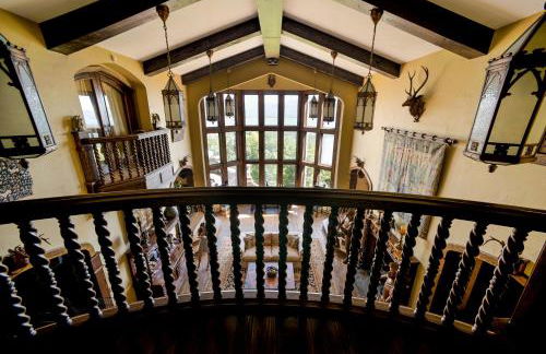 HIGHLANDS CASTLE overlooking Lake George plus 2 other CASTLES & SUITES - Foto 57