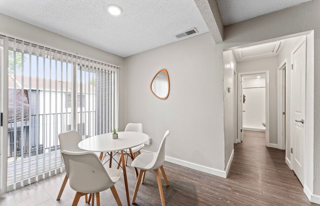 Spacious and Chic King Bed 2BR Suite 5 Min to DT - Foto 8