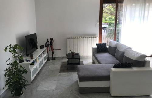 Haut de maison tout confort avec jardin et balcons - Foto 13